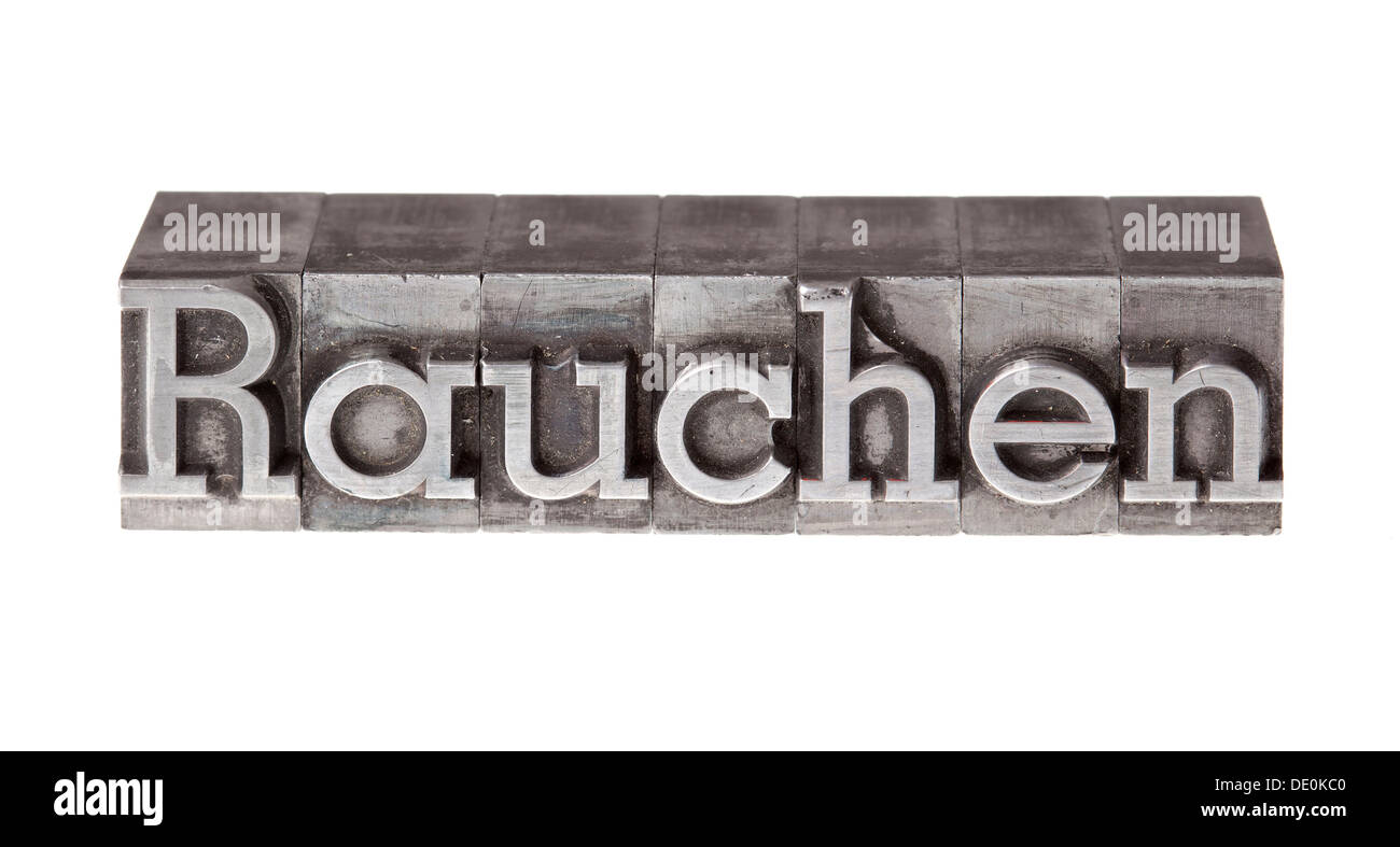 Plomb ancien lettres formant le mot 'Rauchen', l'allemand pour fumeurs Banque D'Images