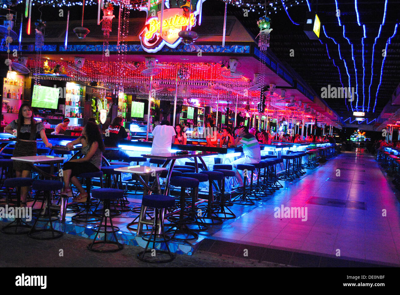 Dans un bar de Pattaya Walking street Thaïlande Banque D'Images