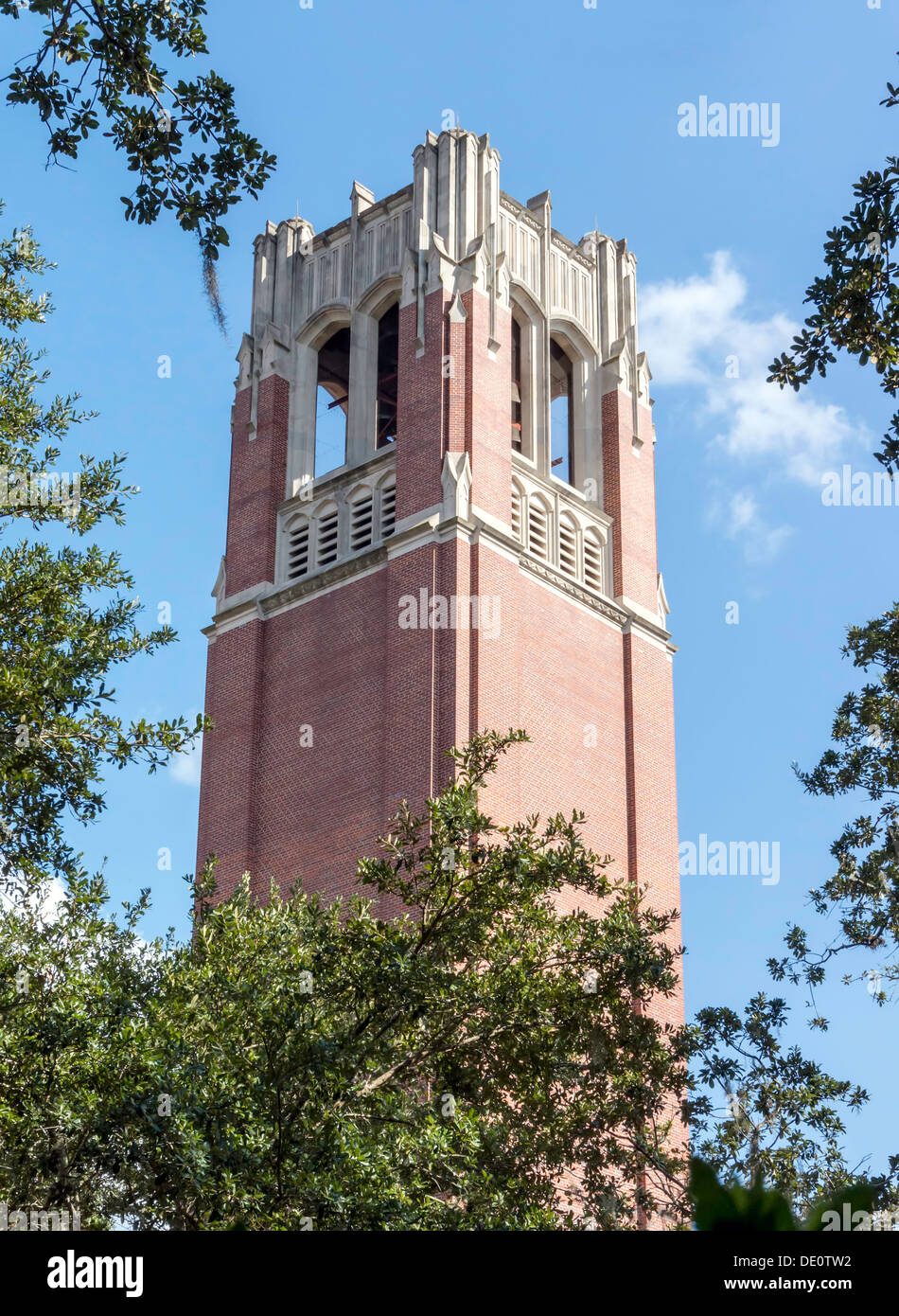 Haut de la tour du xve siècle sur le campus de l'Université de Floride à Gainesville, en Floride. Banque D'Images