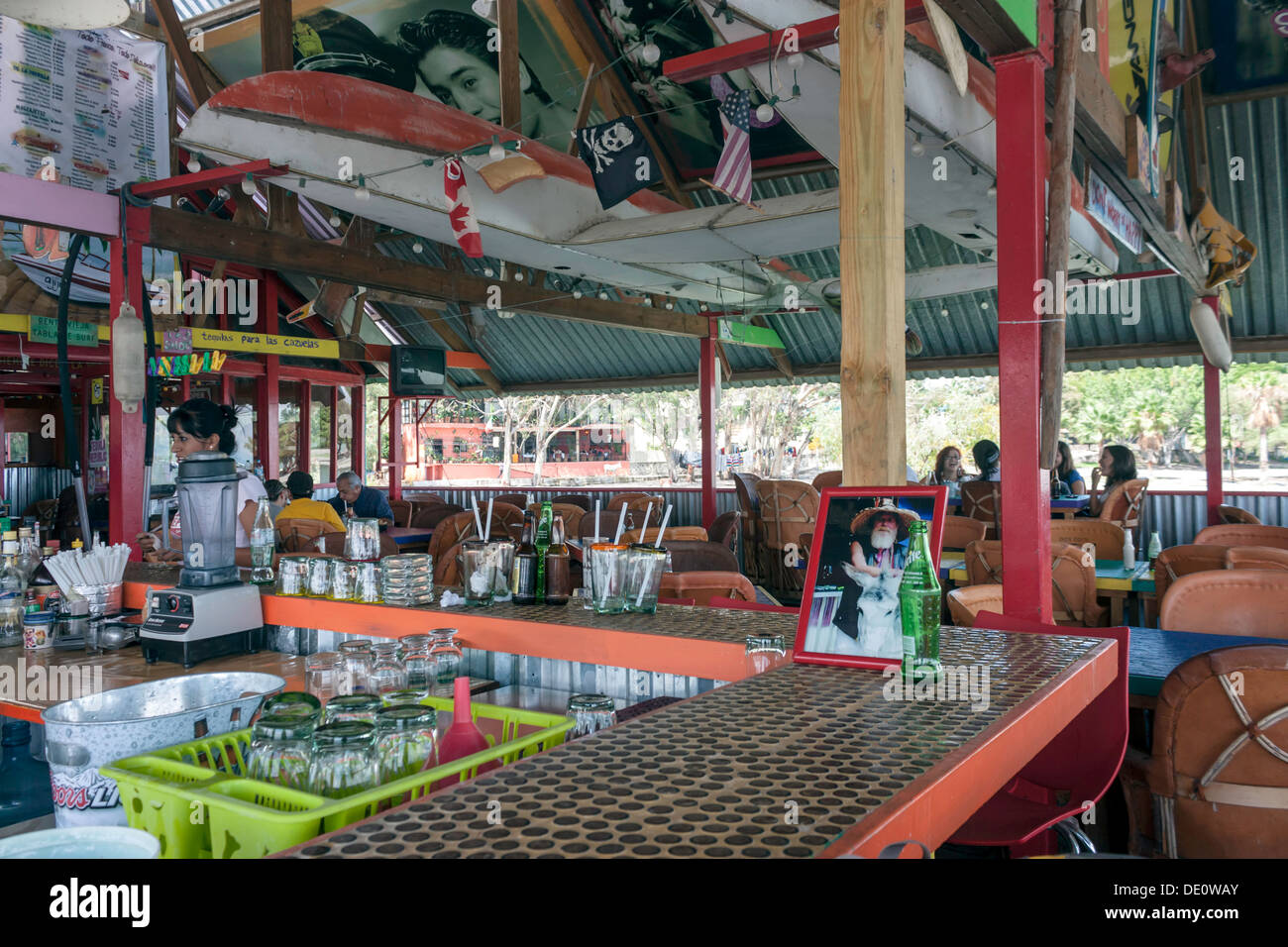 De l'intérieur République Tequila bar et restaurant au bord du lac sur la rive du lac de Chapala. Banque D'Images