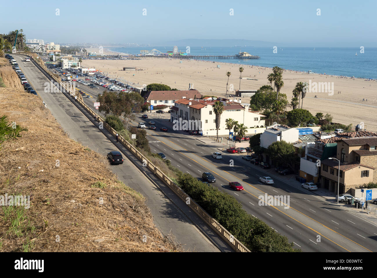 Santa Monica's California pente, avec la plage et de la jetée en arrière-plan. Banque D'Images