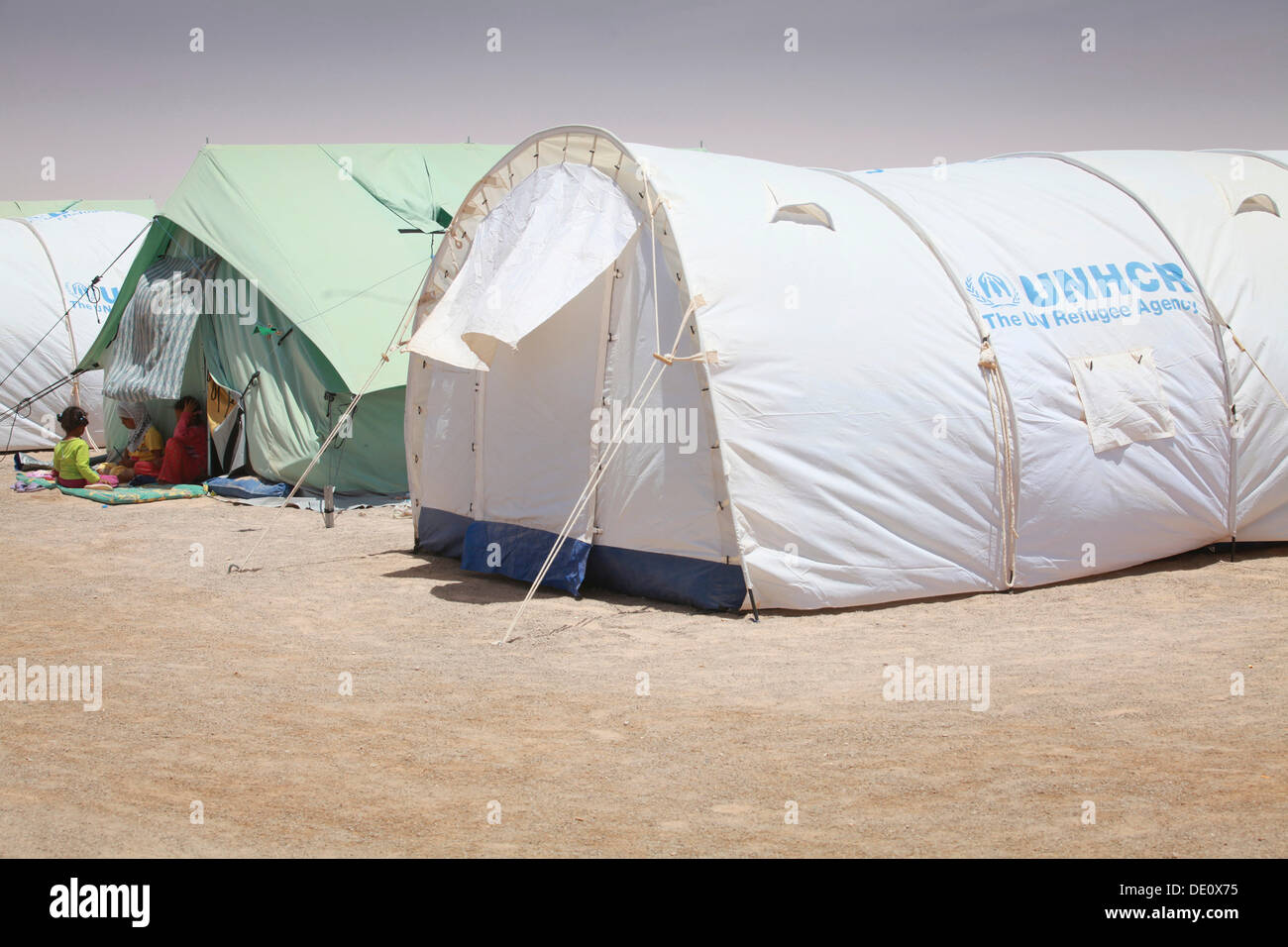 Camp de réfugiés du HCR pour les réfugiés de la guerre civile libyenne Banque D'Images