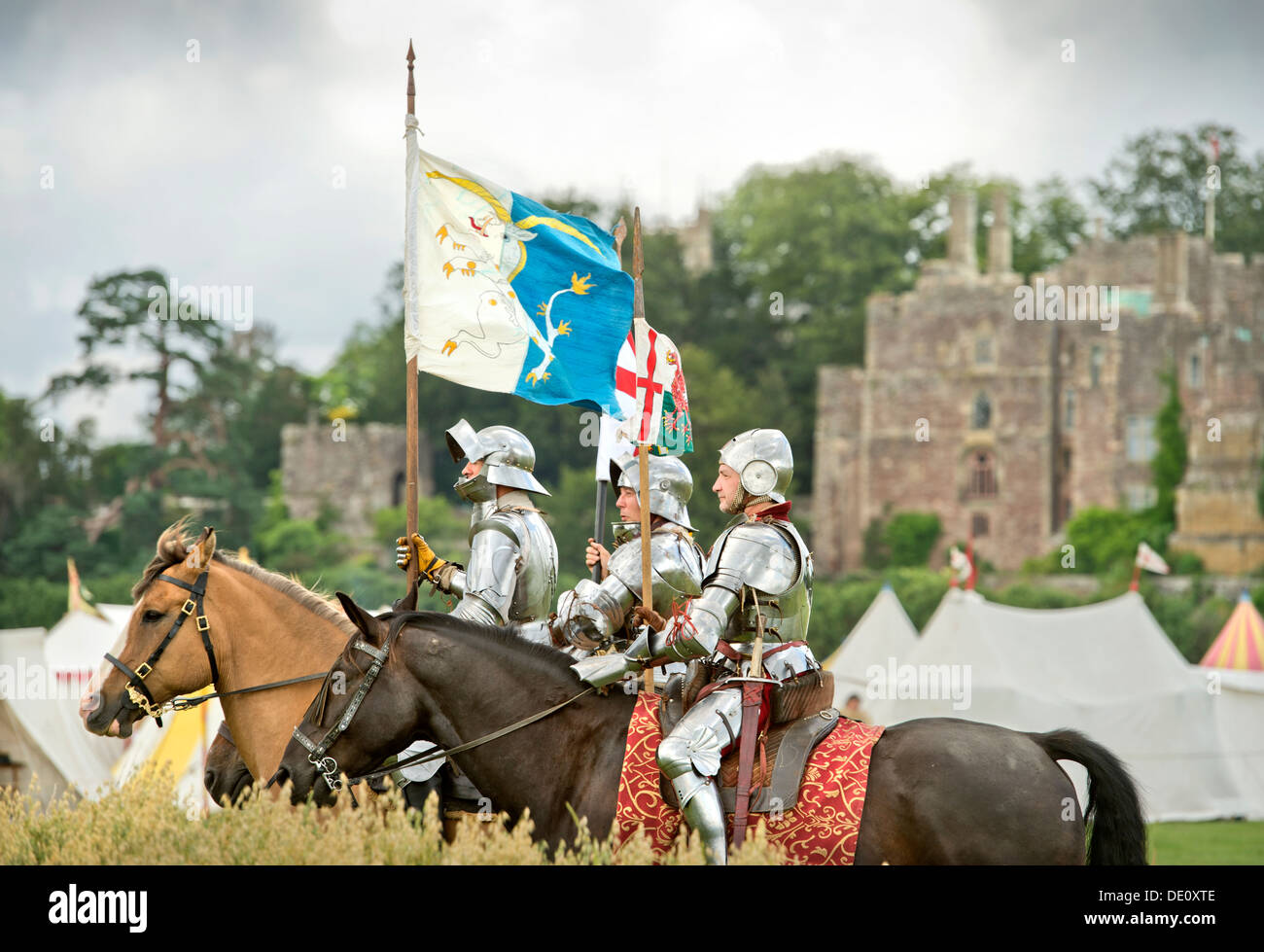 L'escarmouche' 'Berkeley reconstitutions médiévales au château de Berkeley près de Gloucester où le 500e anniversaire de la bataille de Fl Banque D'Images