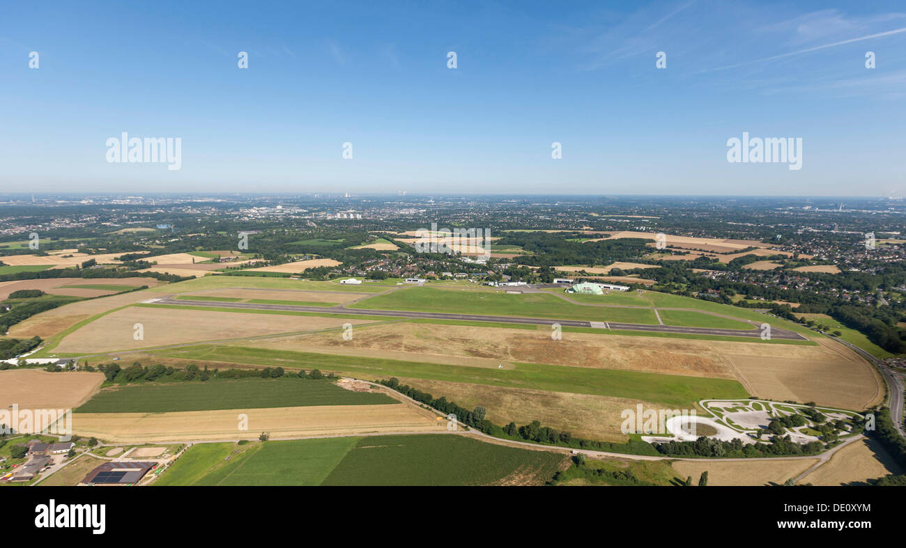 Vue aérienne, l'aéroport Essen Muelheim, regional airport pour l'aviation générale, Essen, Ruhr, Rhénanie du Nord-Westphalie Banque D'Images