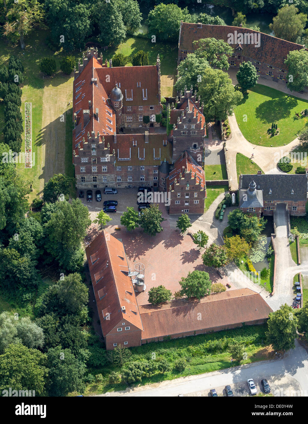 Vue aérienne, château Schloss Heessen, internat, Hamm, Ruhr, Rhénanie du Nord-Westphalie Banque D'Images
