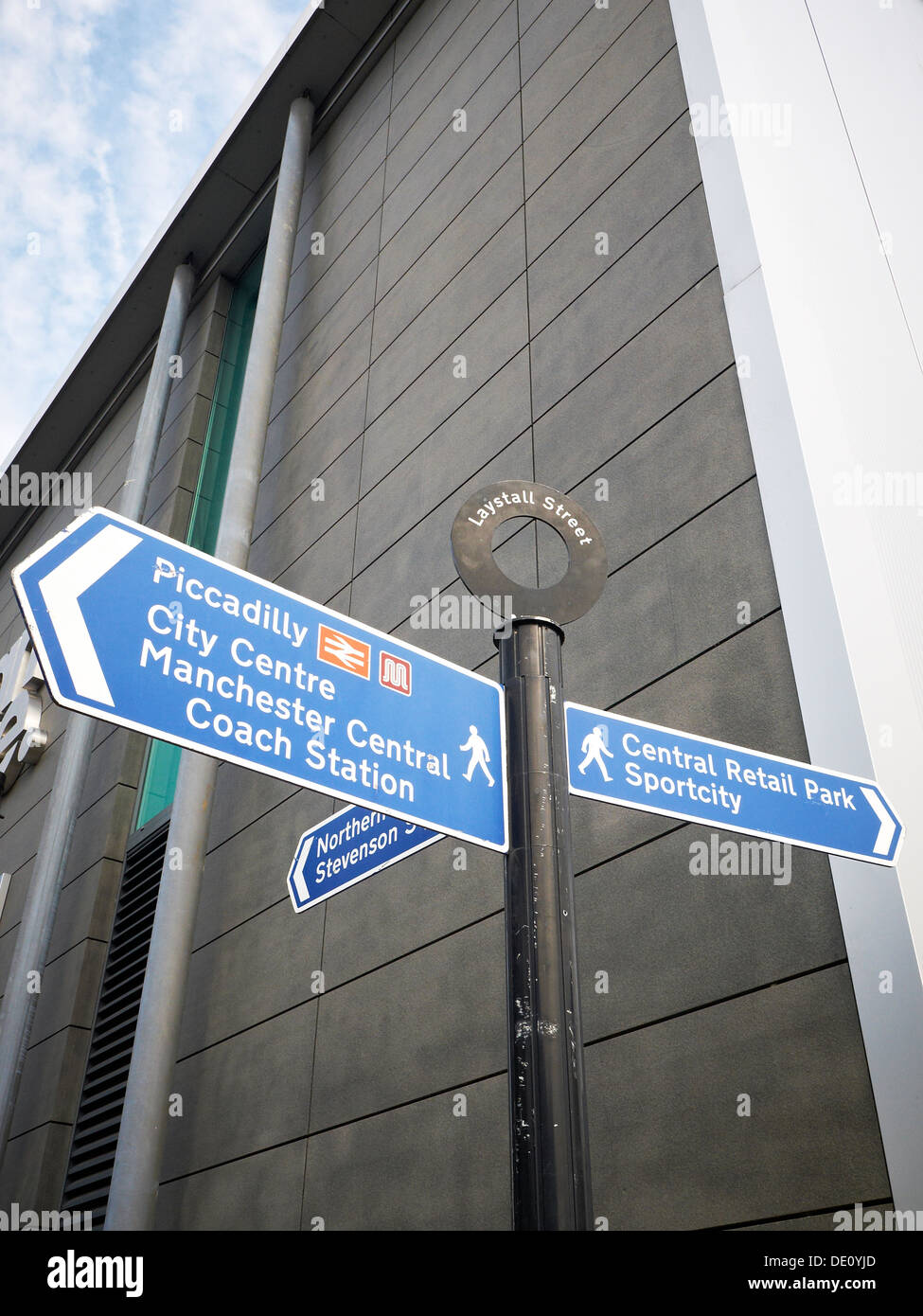 La rue piétonne située à signe directionnel Laystall Street à Manchester, UK Banque D'Images