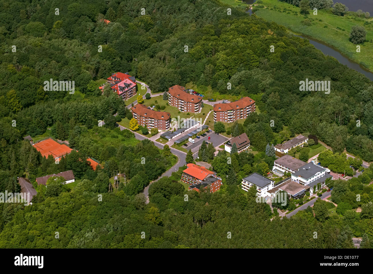 Vue aérienne, des appartements pour les personnes âgées, sur l'Elbe hills Banque D'Images