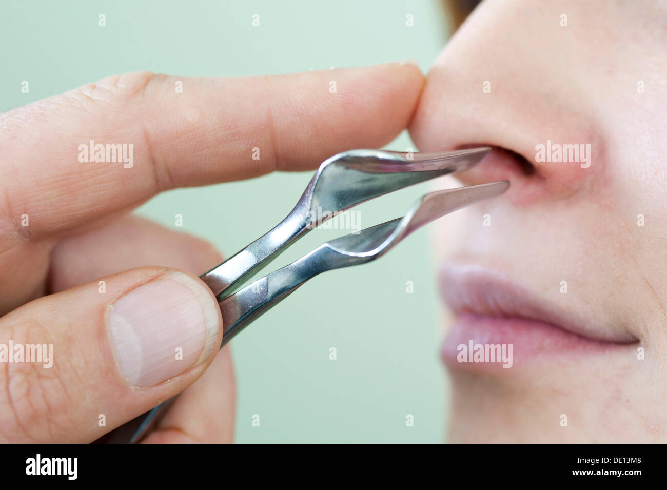 Examen du nez par otorhinolaryngologiste Banque D'Images