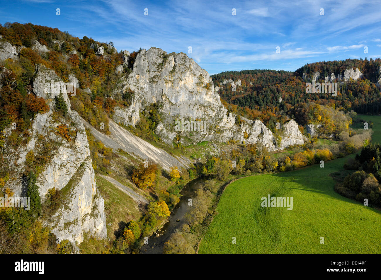 Paysage rocheux dans la haute vallée du Danube, l'automne humeur, Stiegelesfels Réserve Naturelle, Parc Naturel du Danube supérieur, Jura Souabe Banque D'Images