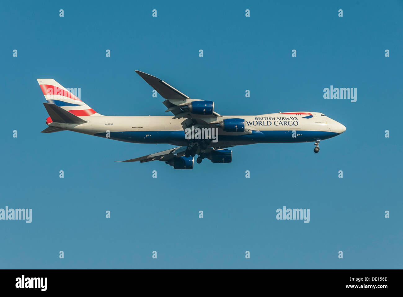 British Airways World Cargo Boeing 747-87Systèmes d'approvisionnement mondiale approche à la terre UF SCD à l'aéroport de Francfort Banque D'Images