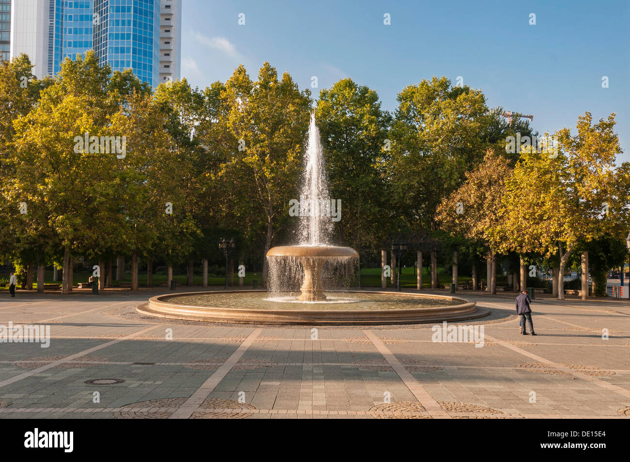 Fontaine sur la place Opernplatz Lucae, Francfort, la Hesse, PublicGround Banque D'Images