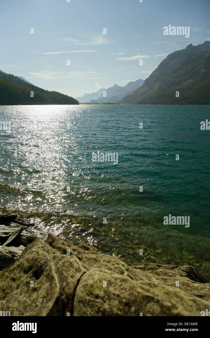 Surlej, Suisse, le Rock de Nietzsche à l'Silvaplaner lake Banque D'Images