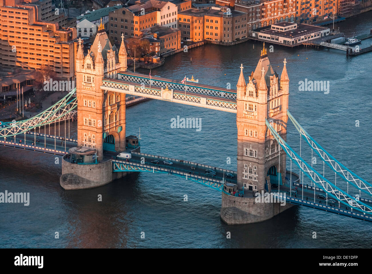 Tower Bridge avec Thames au coucher du soleil - vue depuis le Shard, London, England, UK Banque D'Images