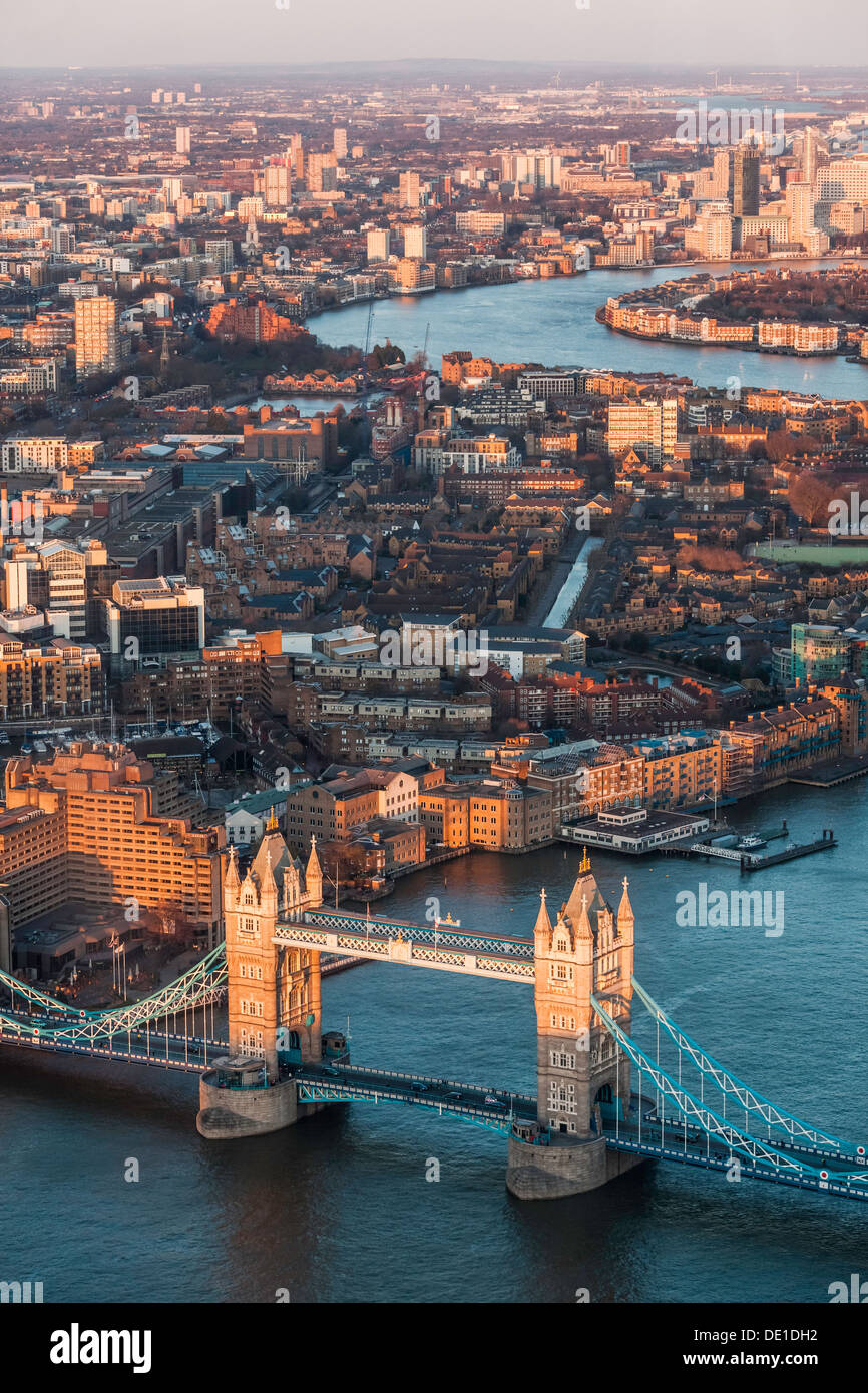 Tower Bridge avec Thames au coucher du soleil - vue depuis le Shard, London, England, UK Banque D'Images