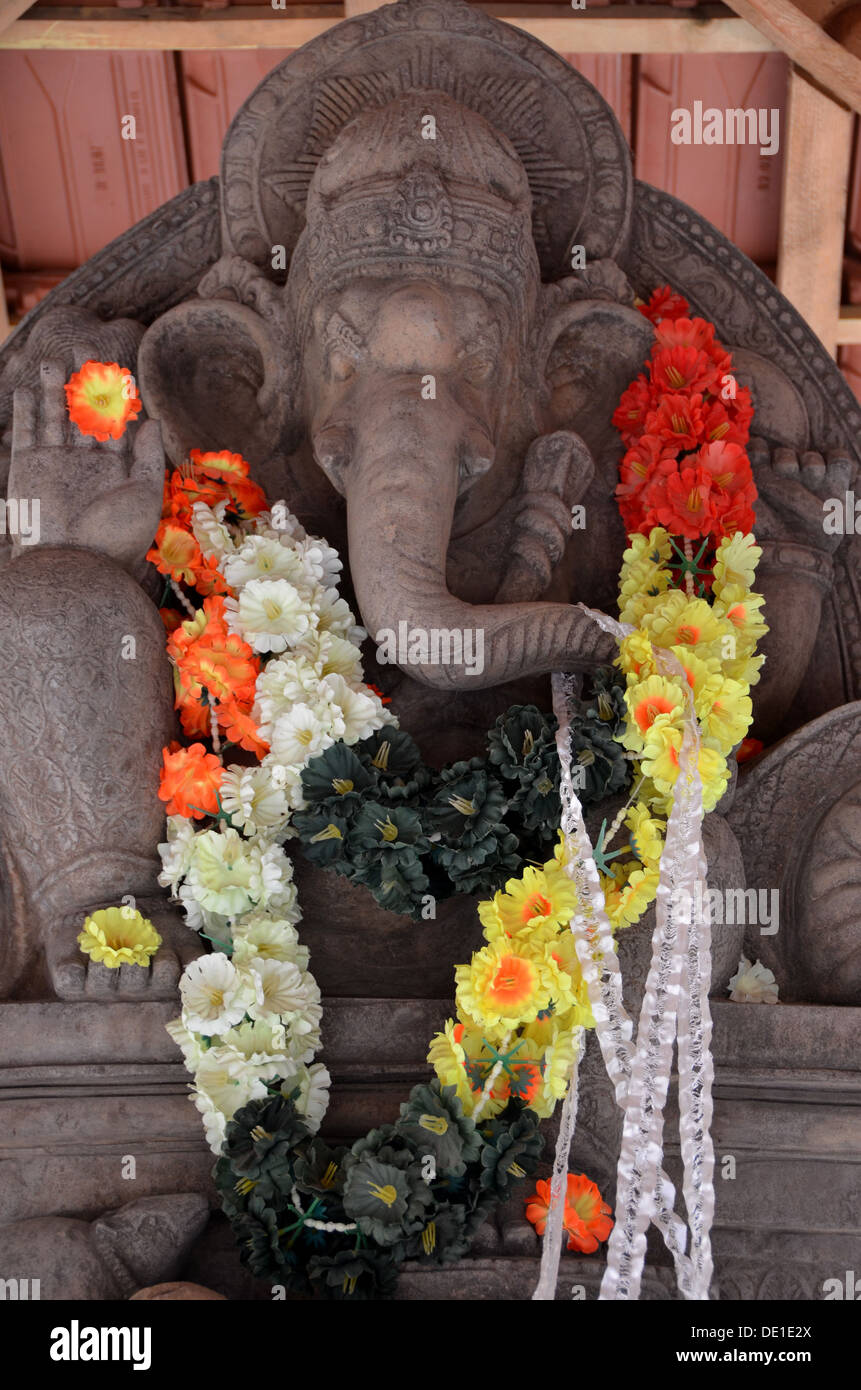 Une sculpture du dieu hindou ganesh. Banque D'Images