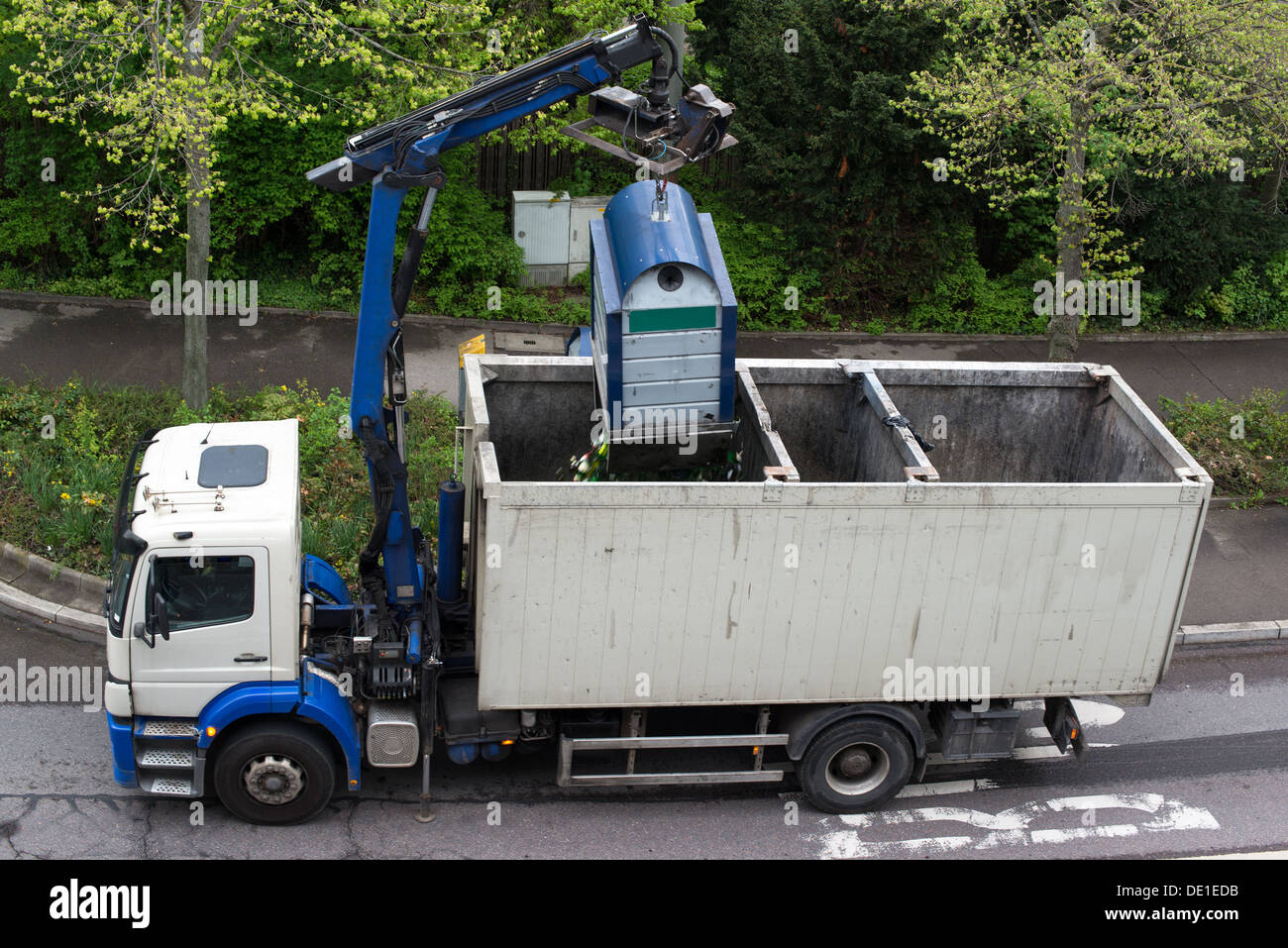 Camion De Recyclage Du Verre Banque De Photographies Et D images camion-de-recyclage-du-verre-banque-de-photographies-et-d-images