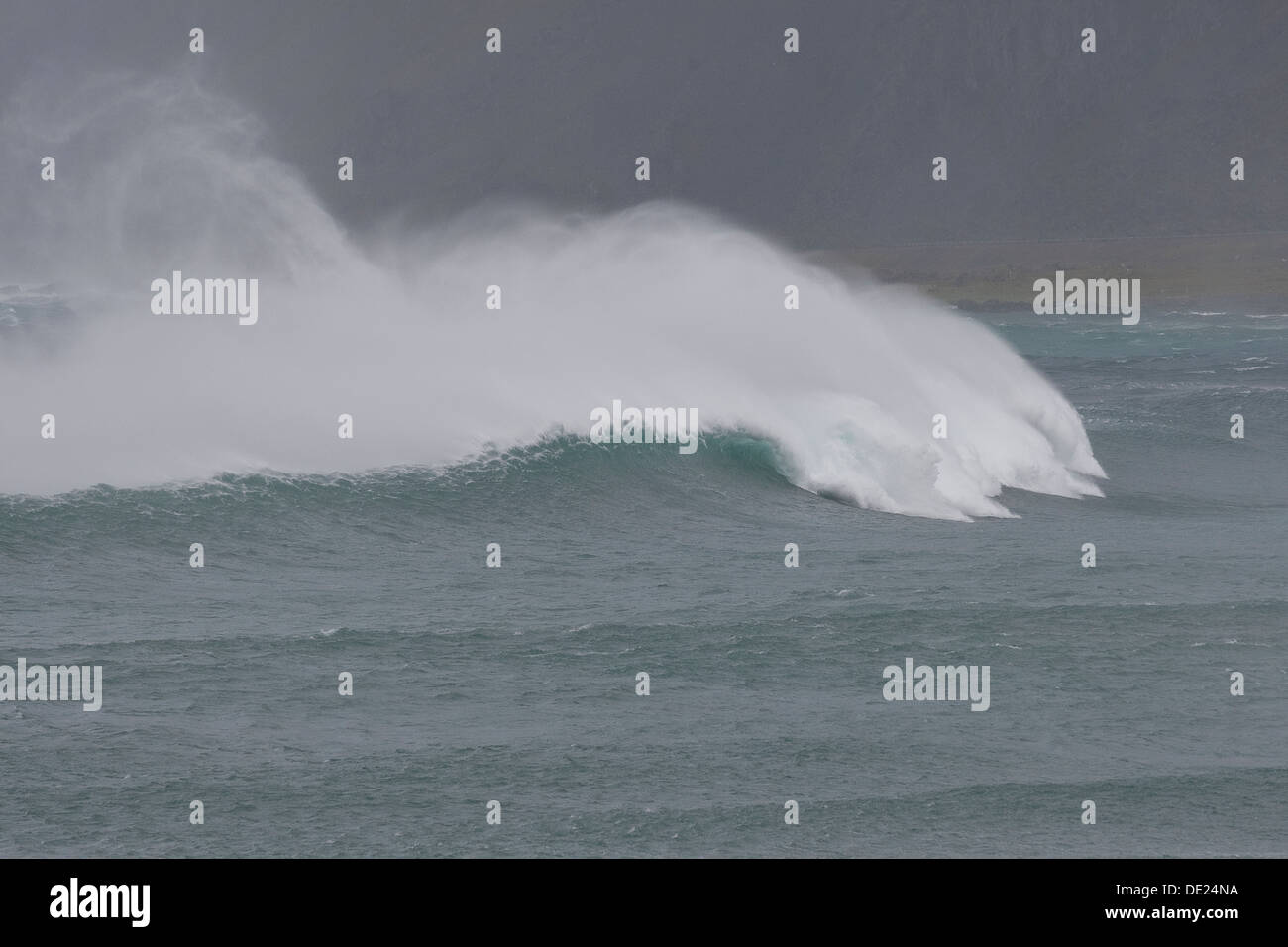 L'océan, sur la mer, les disjoncteurs, les brise-lames, les surtensions, les vagues, Brandung, starker Wellengang, Wellen, Welle, Gischt, Meer, Gästehaus Brigitte, Ozean Banque D'Images