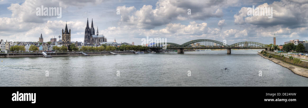 Un large panorama HDR de l'Allemagne ville de Cologne (Köln) et du Rhin Banque D'Images