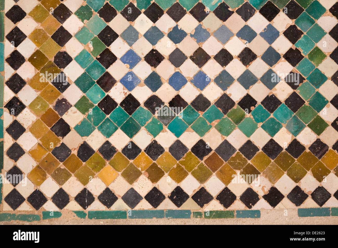 Carreaux de céramique à carreaux mosaïque sur un mur au palais de l'Alhambra, Granada, Granada province, Andalusia, Spain Banque D'Images