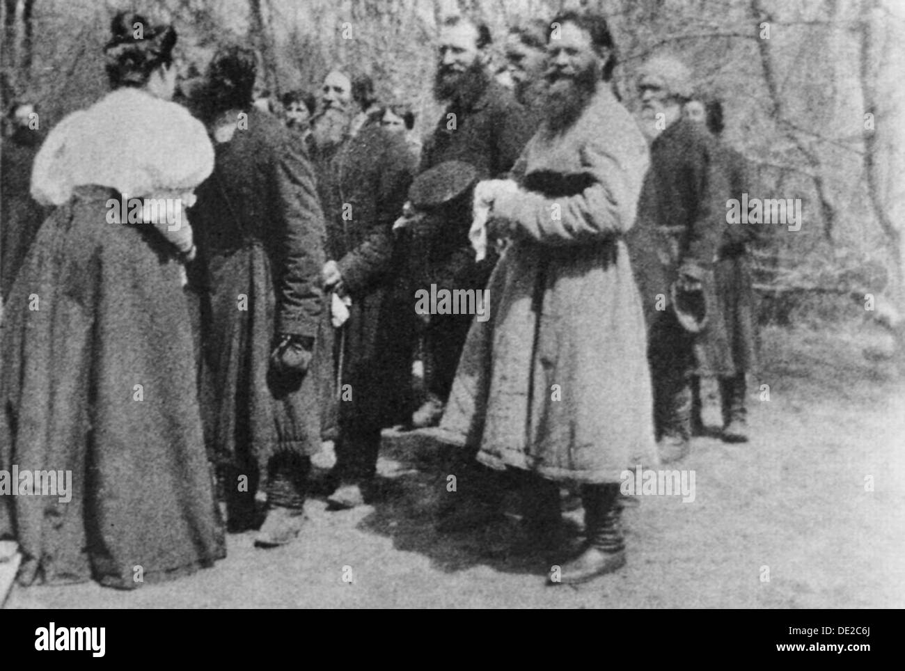 Propriétaire donnant le Mystère Pascal salut à ses paysans, Russie, 1890. Artiste : Inconnu Banque D'Images