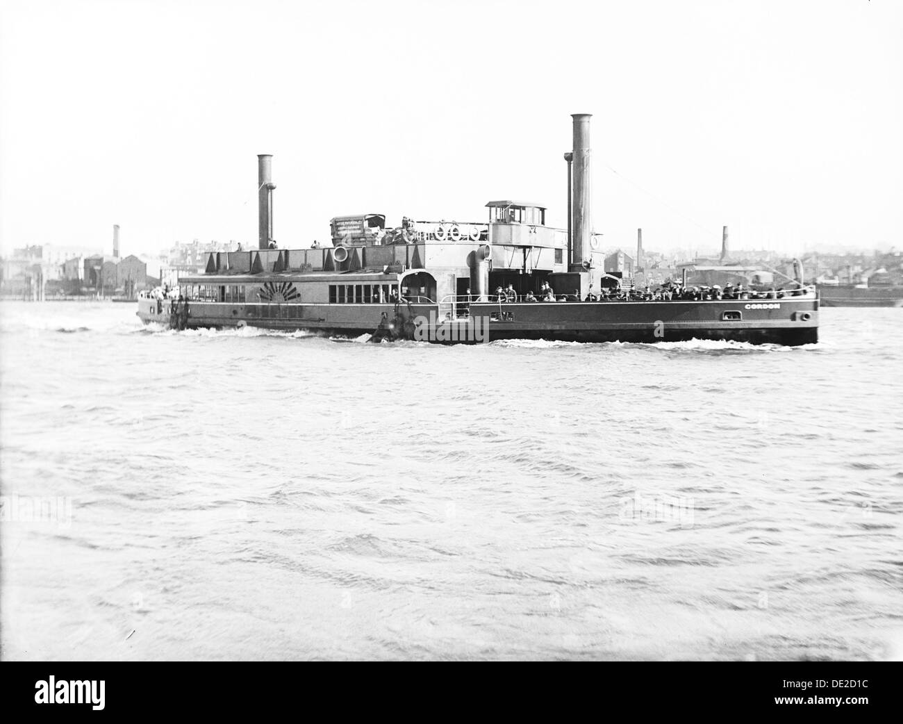 Gordon 'Ferry' sur la Tamise, Londres, c1905. Artiste : Inconnu Banque D'Images