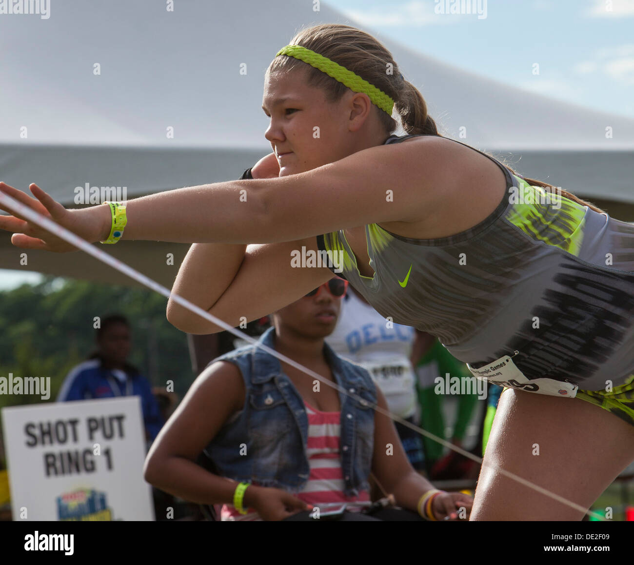 Ypsilanti, Michigan - Lancer la concurrence pendant l'athlétisme à l'AAU Jeux Olympiques Junior. Banque D'Images