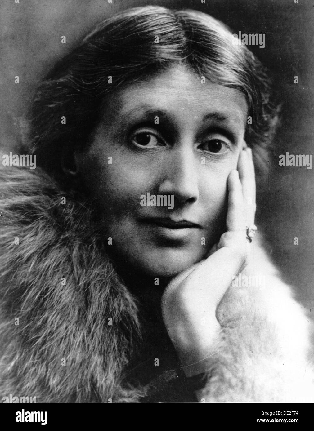 Virginia Woolf, auteur anglais, 1930( ?). Artiste : Inconnu Banque D'Images