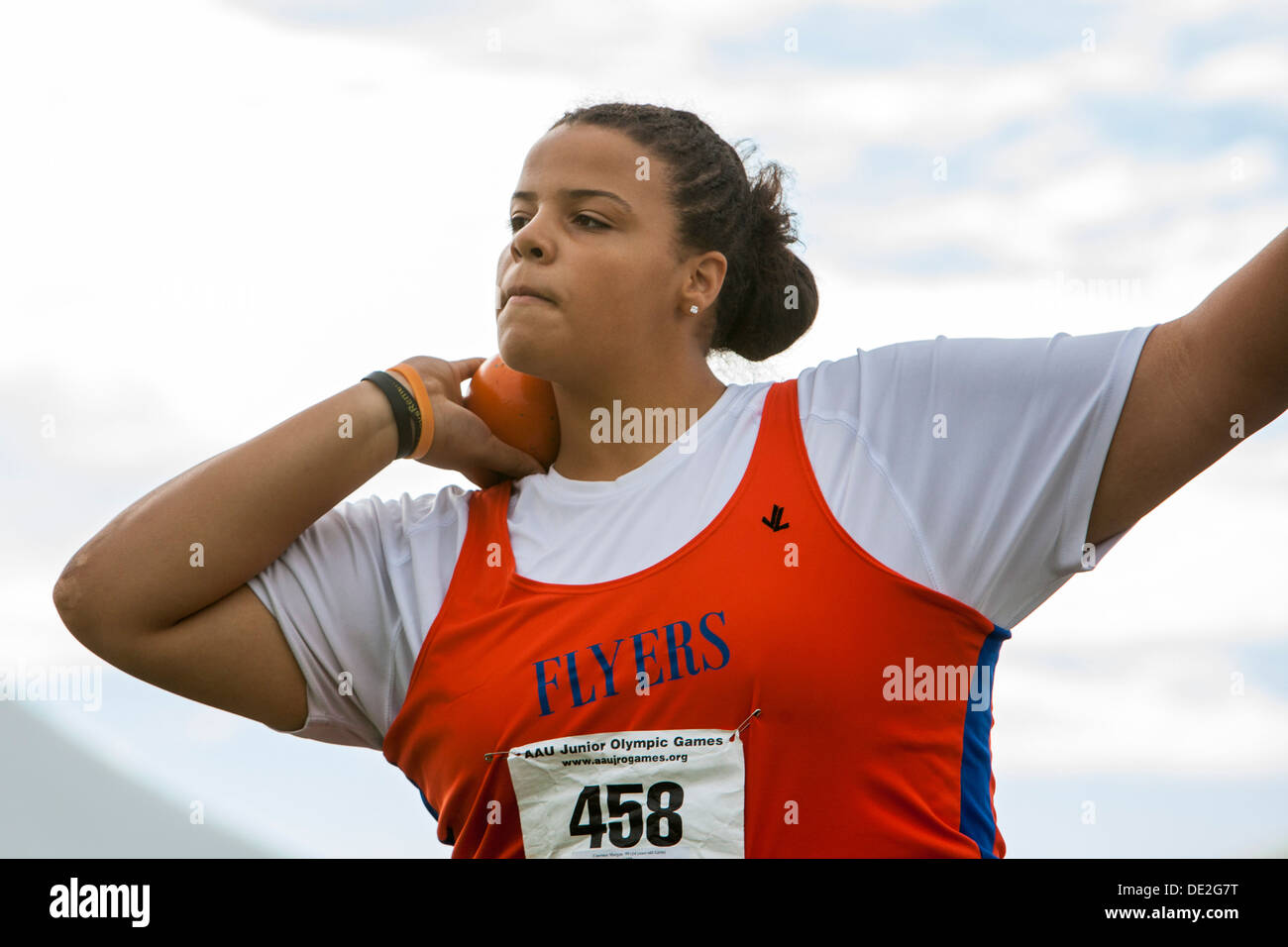 Ypsilanti, Michigan - Lancer la concurrence pendant l'athlétisme à l'AAU Jeux Olympiques Junior. Banque D'Images
