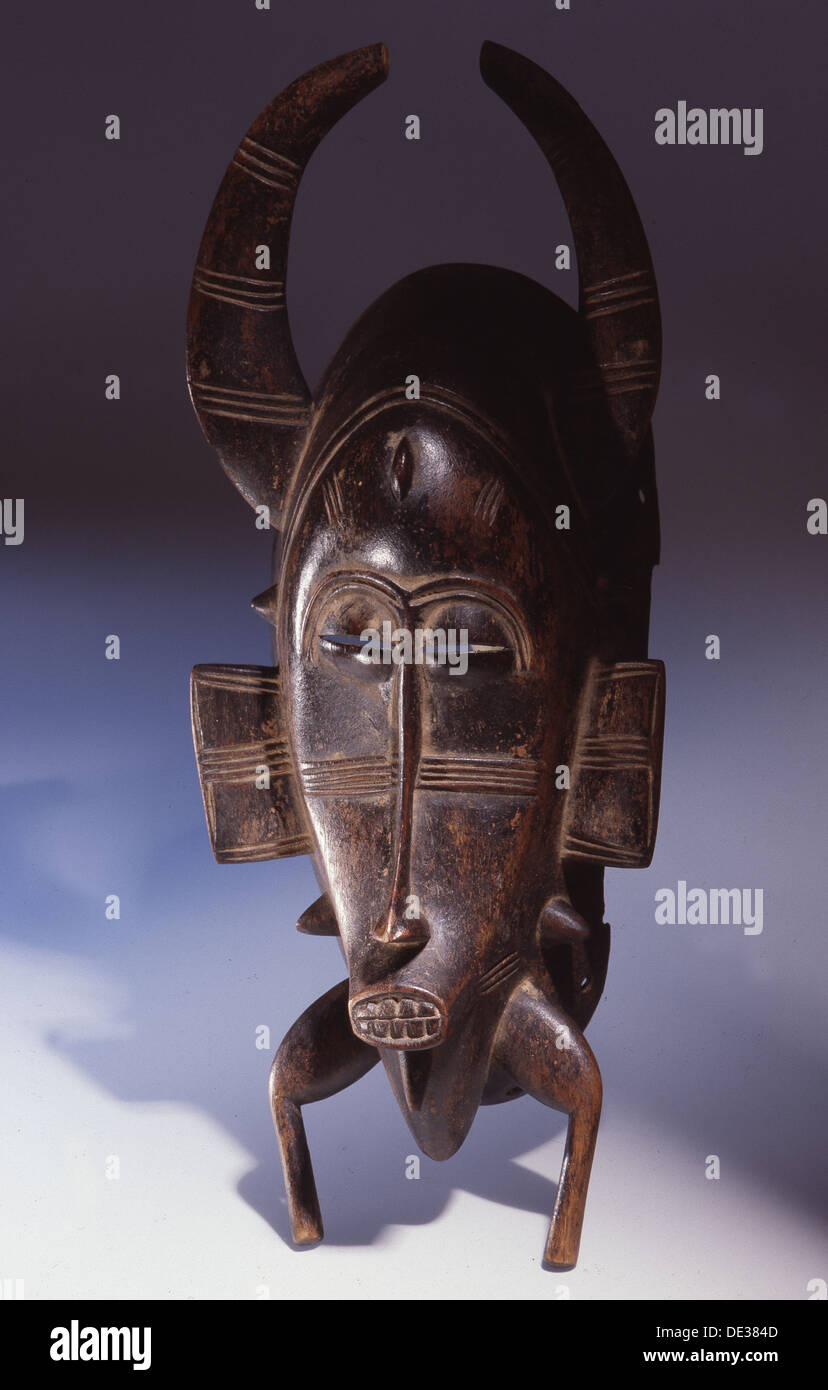 Un masque Kpélié du type utilisé dans les danses pendant les trois 