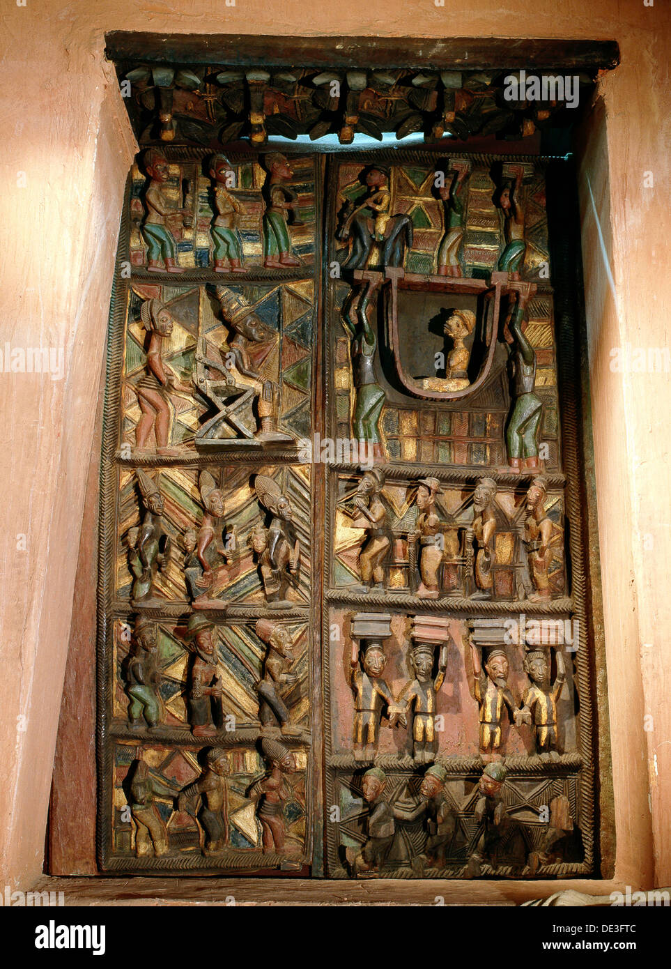 Les portes du palais à Ikere-Ekiti un royaume Yoruba est sculpté par le célèbre sculpteur et novatrices de Olowe ise. Banque D'Images