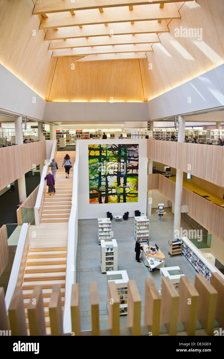 L'intérieur de 'La Ruche' à l'Université de Worcester - la première université mixte et bibliothèque publique, England, UK Banque D'Images