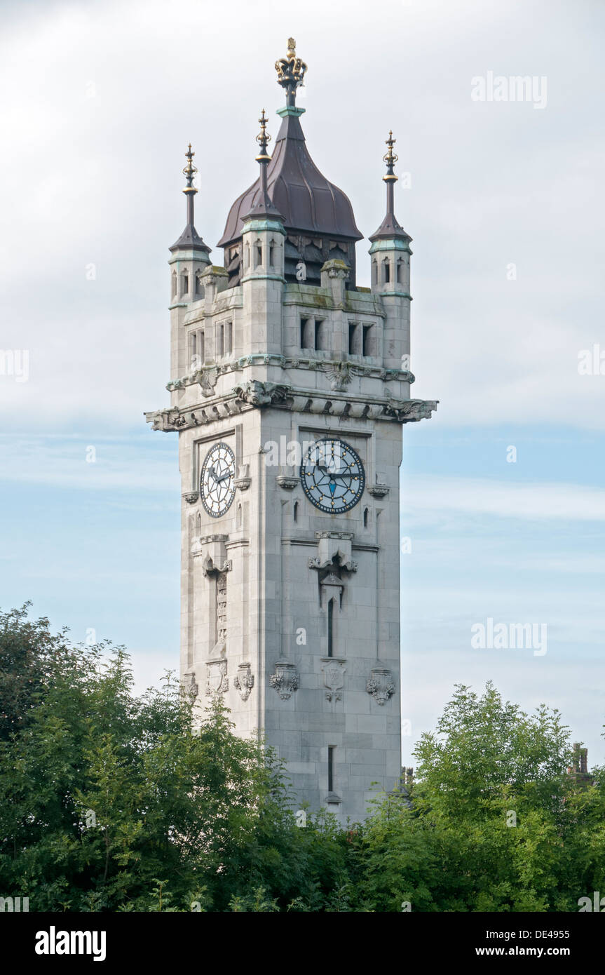 La tour de l'horloge à Whitehead Tower Gardens, Bury, Greater Manchester, Angleterre, Royaume-Uni. Banque D'Images