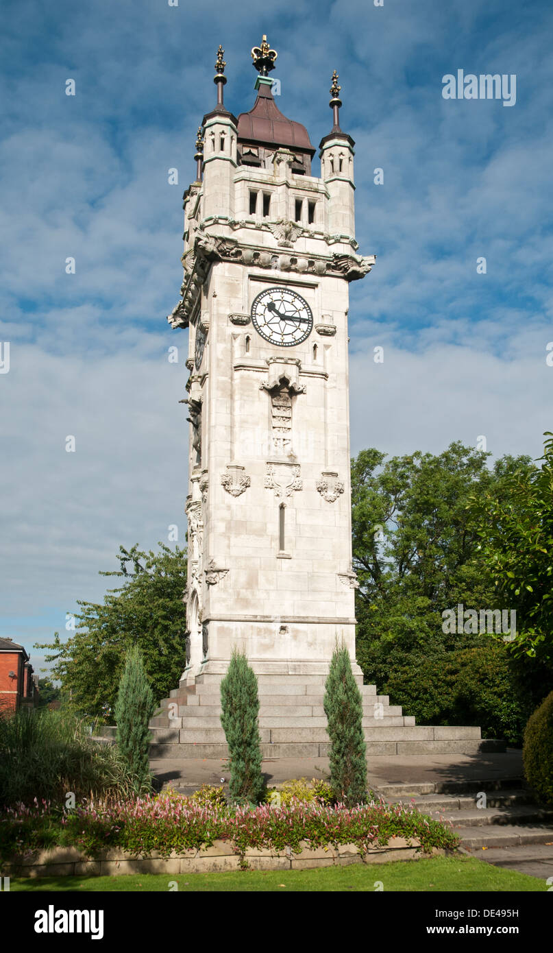 La tour de l'horloge à Whitehead Tower Gardens, Bury, Greater Manchester, Angleterre, RU Banque D'Images