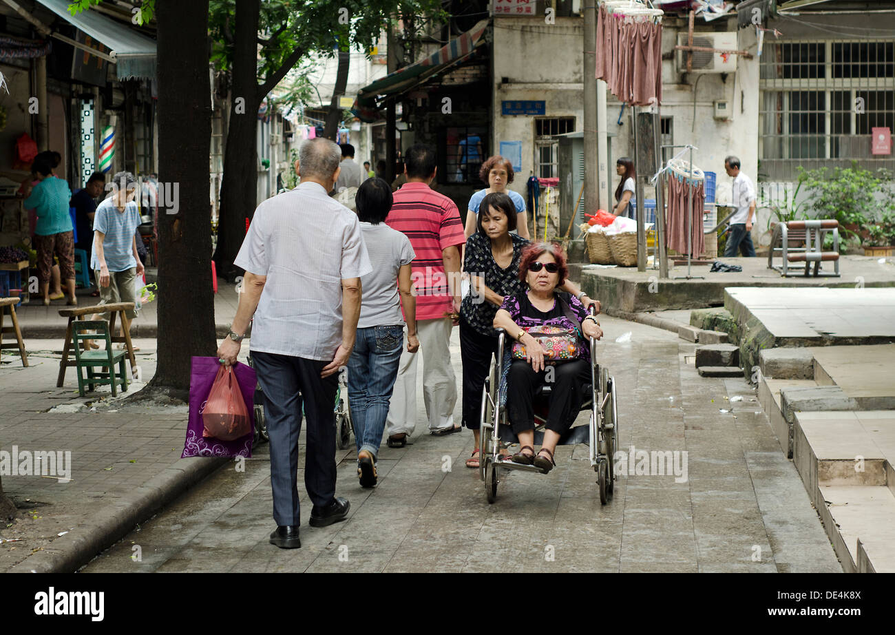 Les personnes âgées chinoises ,Scène de rue , Guangzhou , Chine Banque D'Images