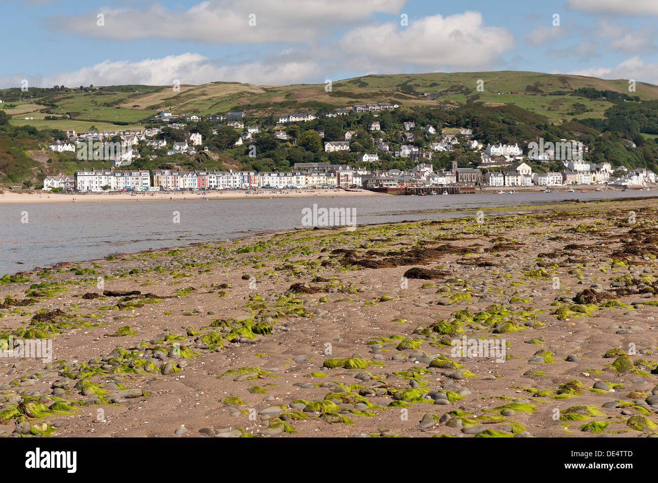 Aberdovey seaside village niché dans le nord de la rivière Dyfi au sein du Parc National de Snowdonia de Ynyalas sandbanks originaux Banque D'Images