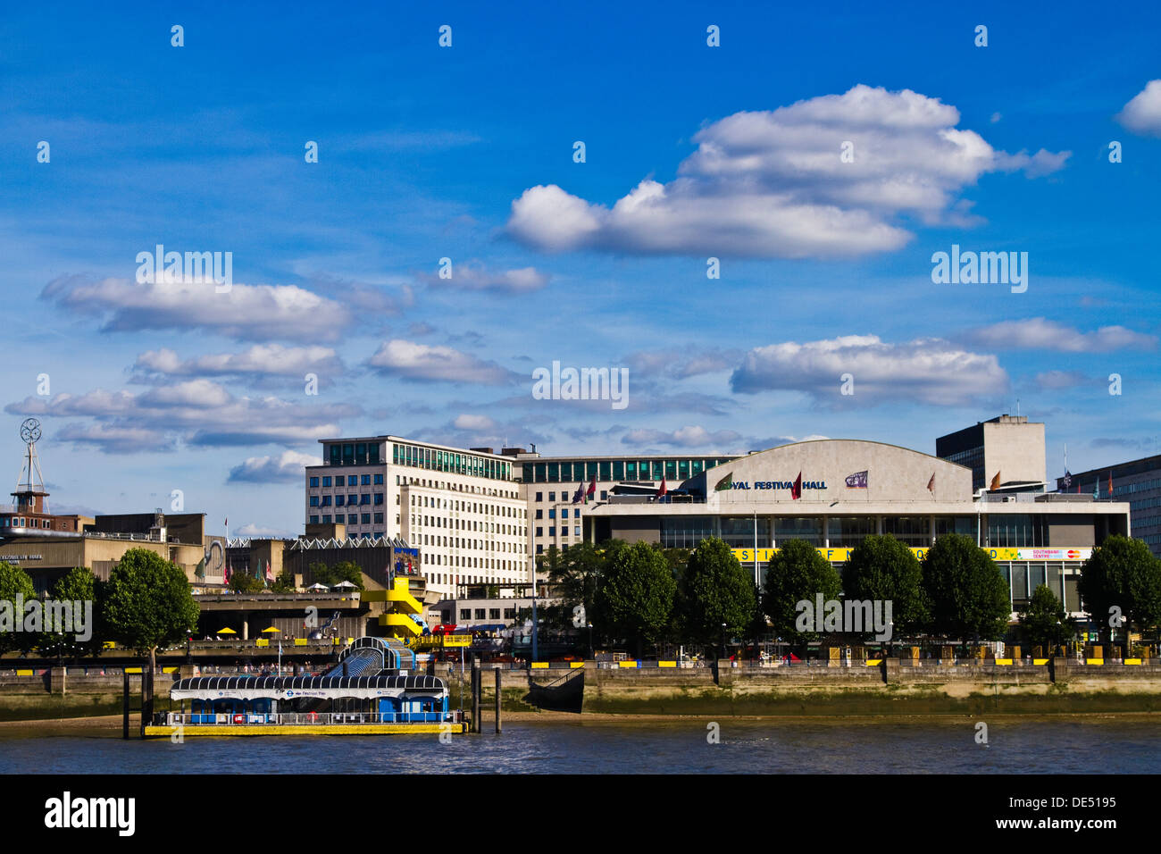 Royal Festival Hall & Pier-London Banque D'Images