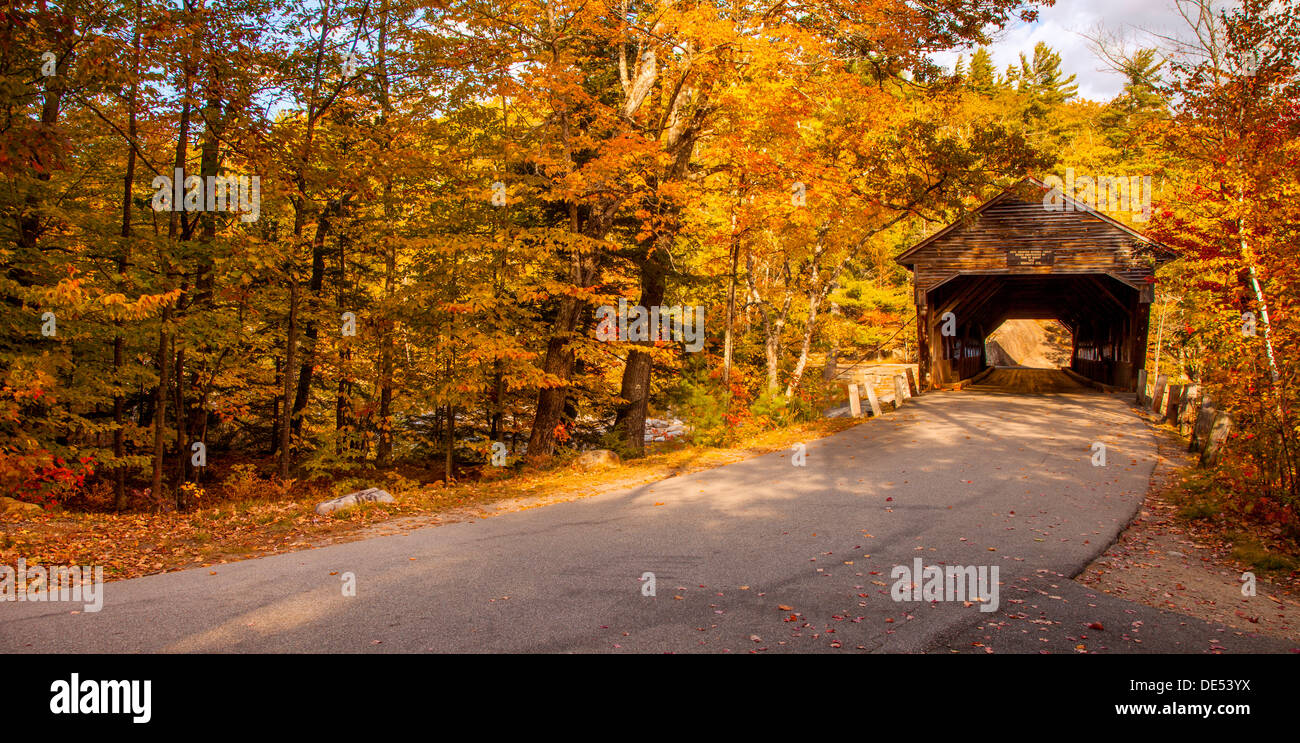 Pont couvert d'Albany près de Conway, New Hampshire, USA Banque D'Images