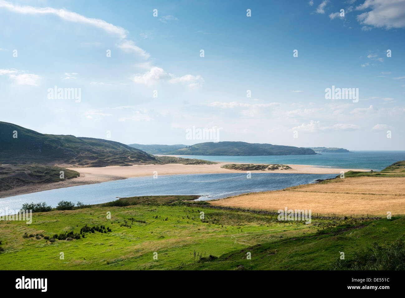 Vue vers le bas à Torrisdale Bay avec plage de sable à Bettyhill, Sutherland, Ecosse, Grande-Bretagne, Europe Banque D'Images