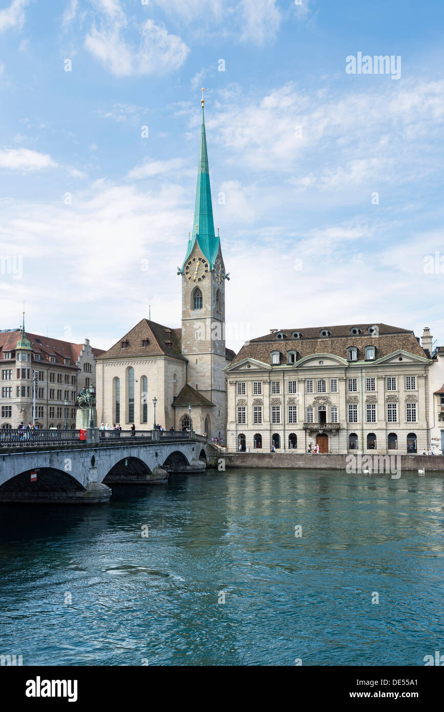 Muenster Pont sur la rivière Limmat avec Fraumünster Church et de la vieille ville, promenade, Zurich, Canon de Zurich, Suisse Banque D'Images