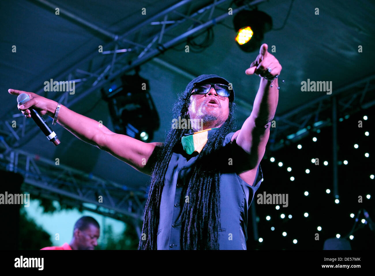 La chanteuse britannique jamaïcaine Maxi Priest sur scène à l'autopont de l'afficher, Hockley Circus, Birmingham, Angleterre, 18 août 2012 Banque D'Images