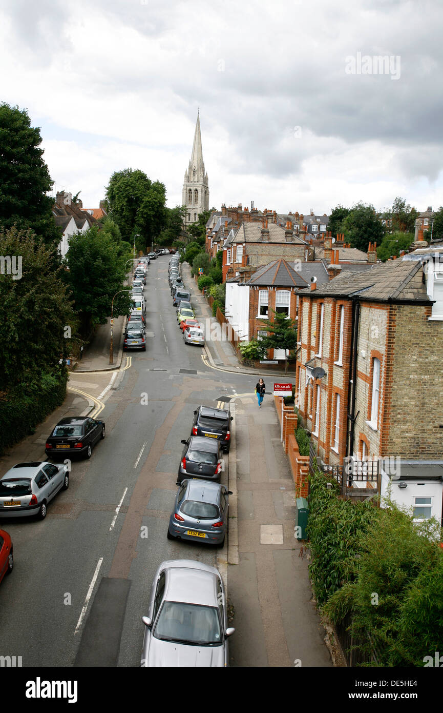 Vue vers le haut St James's Lane à St James's Church, Muswell Hill, London, UK Banque D'Images