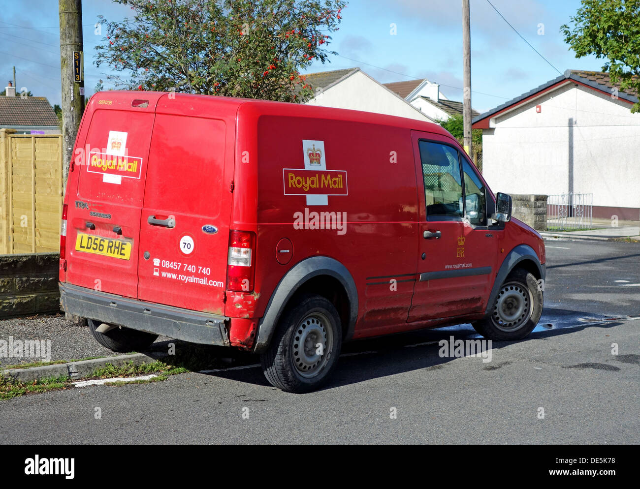 Un camion de livraison de la poste royale, la livraison à l'adresse Banque D'Images