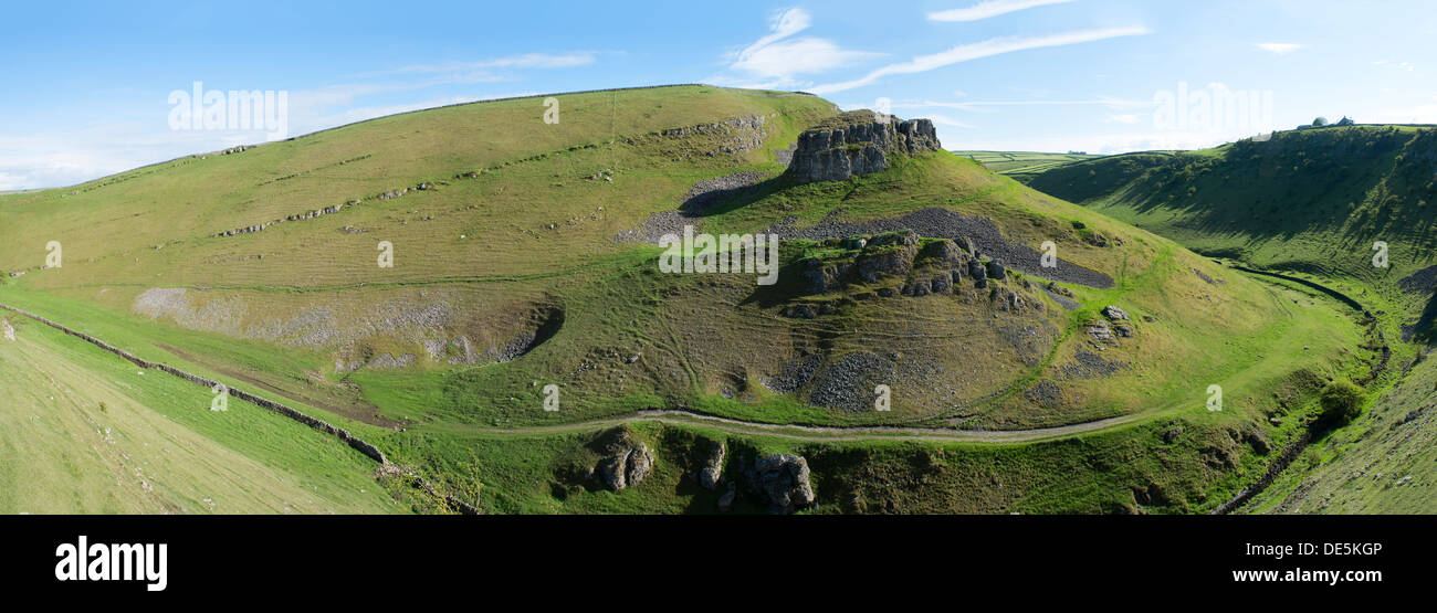 Une vue panoramique de Peters Pierre dans Stoney Middleton and Chatsworth Dale, Peak District, Derbyshire Banque D'Images