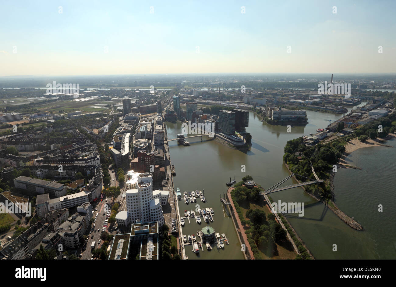 Ville de Dusseldorf, vu de l'Rheinturm tour (Rhin), Allemagne Banque D'Images