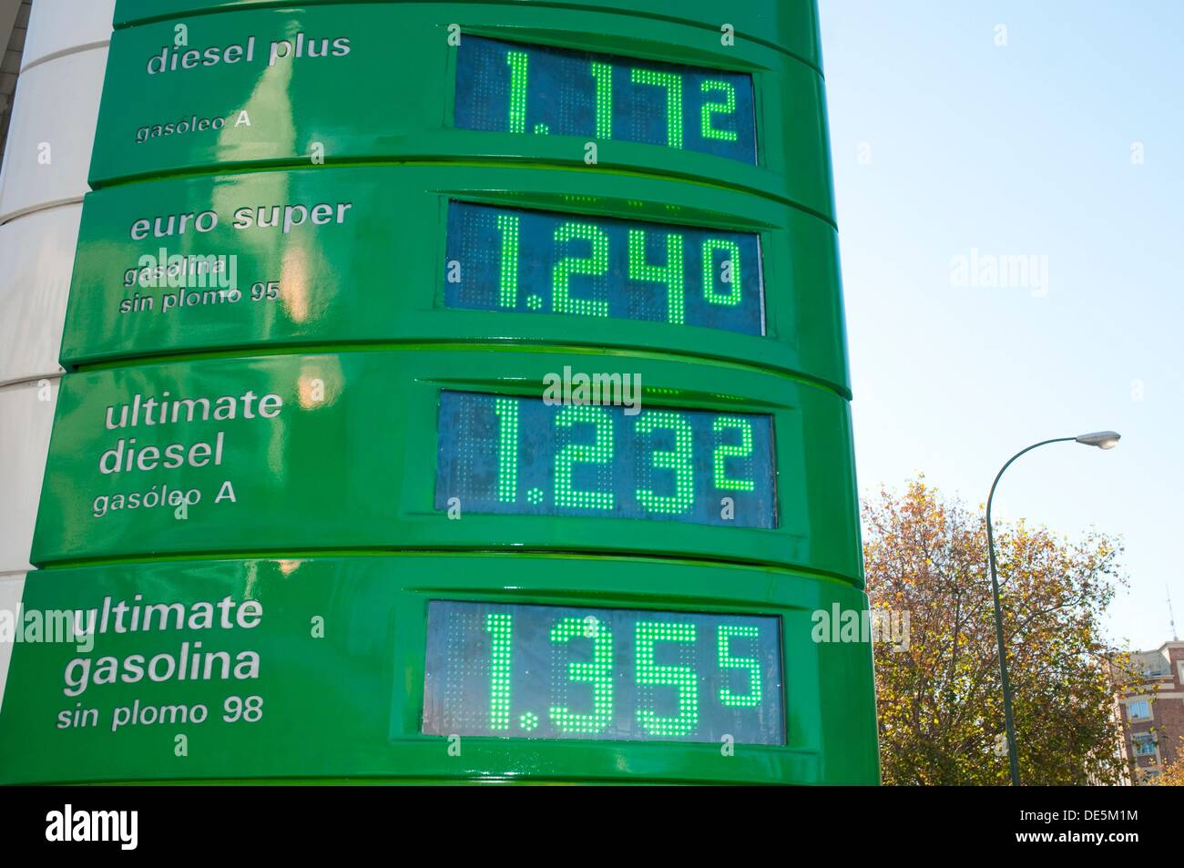 Le prix du carburant à la station essence. Madrid, Espagne Photo Stock -  Alamy
