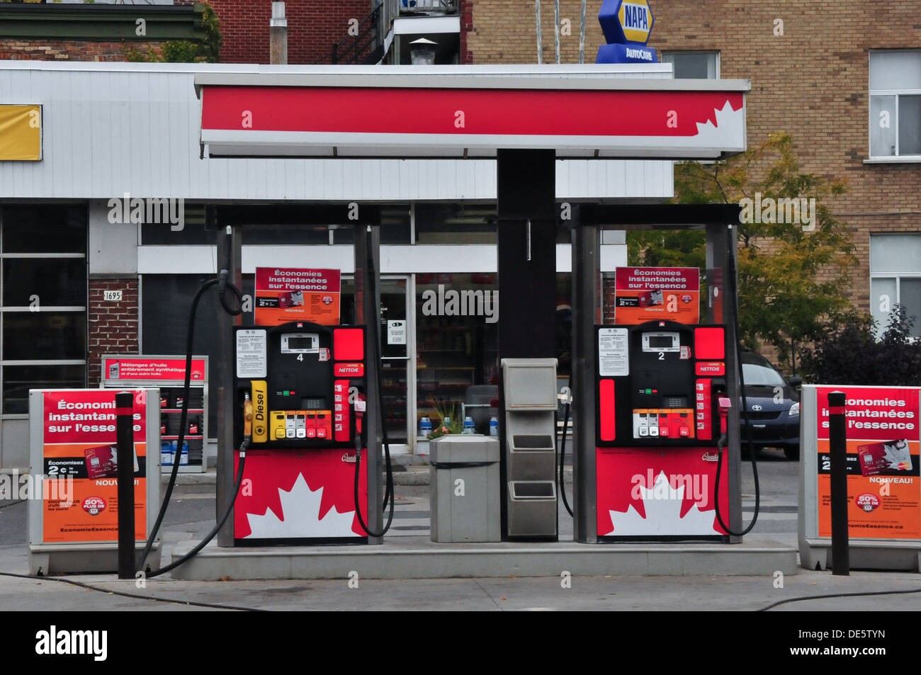 Canada gas station montreal Banque de photographies et d’images à haute