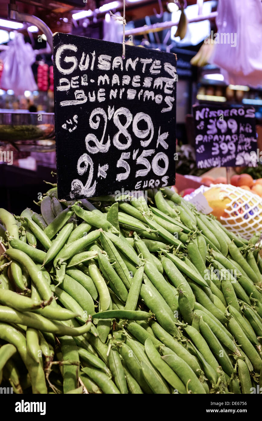 Les fruits et légumes dans les marchés de La Rambla, Barcelone, Espagne. Banque D'Images