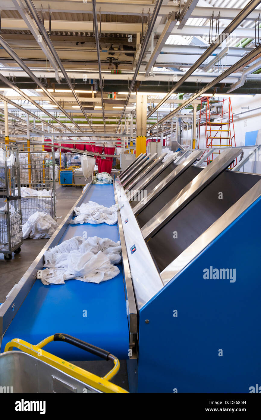 L'une des nombreuses machines à laver, monté dans le cadre de l'échelle industrielle dans une laverie de Her Majesty's Prison. Banque D'Images