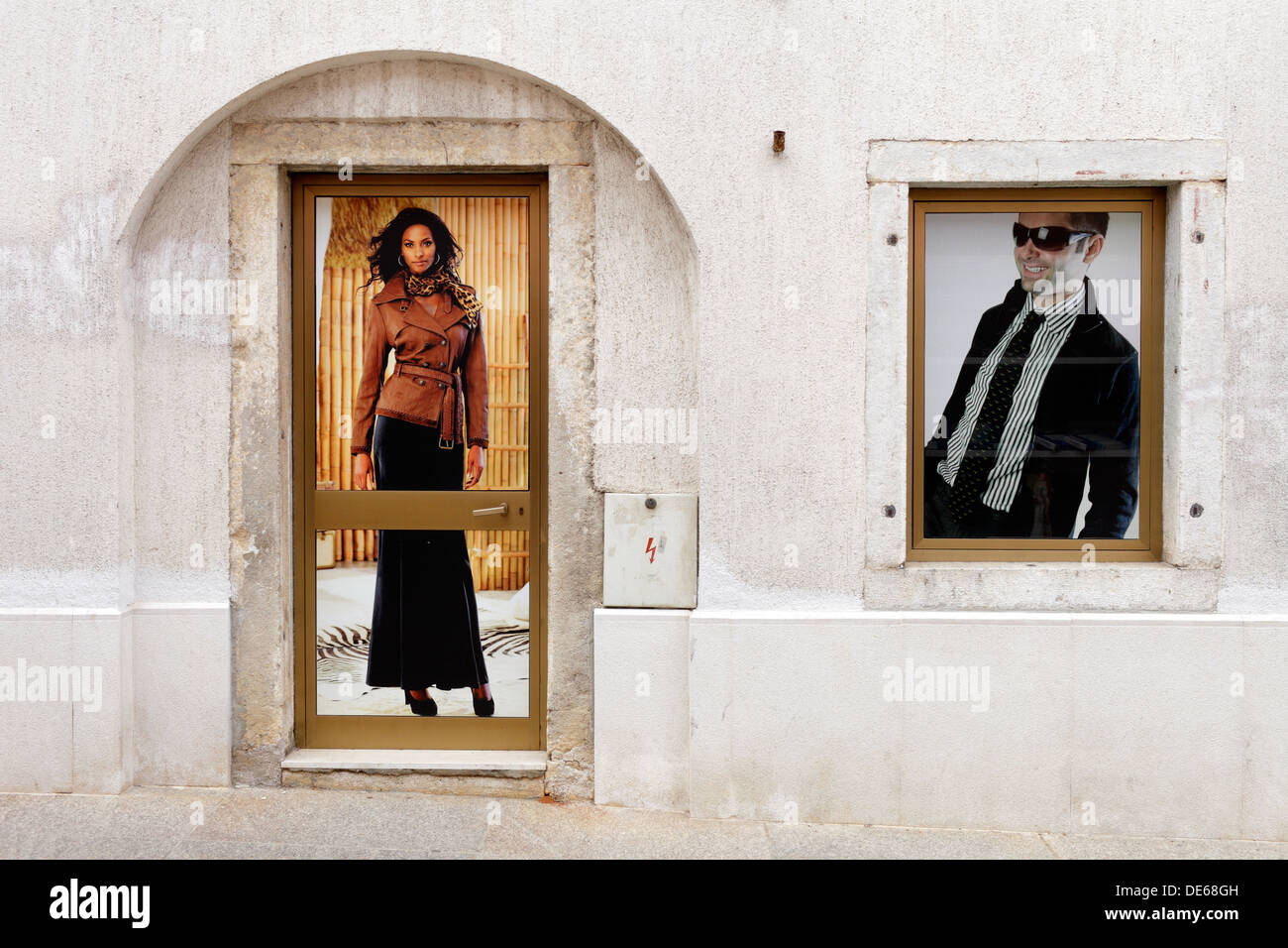 Split, Croatie, images de mode sur une porte et une fenêtre Banque D'Images