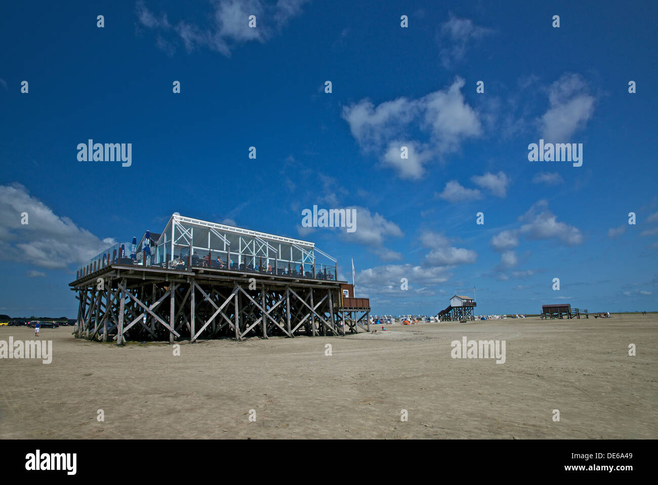 Sankt Peter Ording-, l'Allemagne, des maisons sur pilotis sur la plage de Boehl Banque D'Images